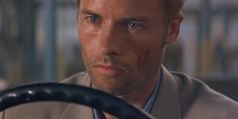 Guy Pearce Hates His "Sh-t" Performance in 'Memento'